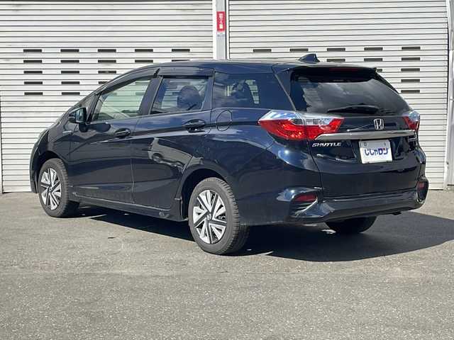ホンダ シャトル ハイブリッド X 道央・札幌 2017(平29)年 9.1万km ミッドナイトブルービームM (株)IDOMが運営する【じしゃロン札幌店】の自社ローン専用車両になりますこちらは現金またはオートローンご利用価格です。自社ローンご希望の方は別途その旨お申し付けください。/・クルーズコントロール/・プッシュスタート/・スマートキー/・4WD/・純正フロアマット/・純正15インチホイール/・LEDオートライト/・サイド＋カーテンエアバッグ/・ハイブリッド/・オーディオプレイヤー/・ETC