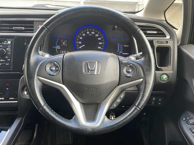 ホンダ シャトル ハイブリッド X 道央・札幌 2017(平29)年 9.1万km ミッドナイトブルービームM (株)IDOMが運営する【じしゃロン札幌店】の自社ローン専用車両になりますこちらは現金またはオートローンご利用価格です。自社ローンご希望の方は別途その旨お申し付けください。/・クルーズコントロール/・プッシュスタート/・スマートキー/・4WD/・純正フロアマット/・純正15インチホイール/・LEDオートライト/・サイド＋カーテンエアバッグ/・ハイブリッド/・オーディオプレイヤー/・ETC