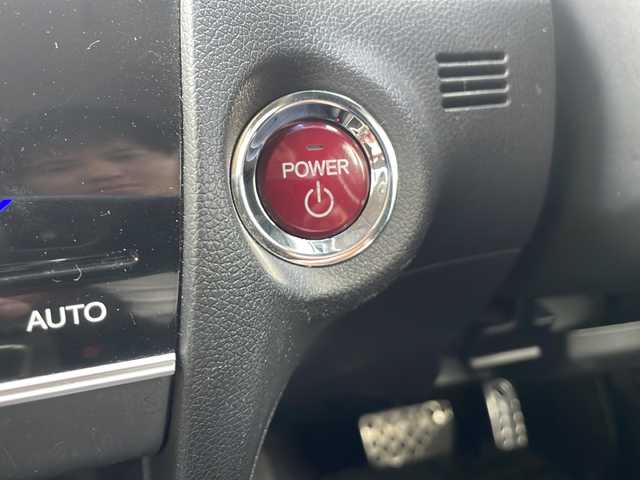 ホンダ シャトル ハイブリッド X 道央・札幌 2017(平29)年 9.1万km ミッドナイトブルービームM (株)IDOMが運営する【じしゃロン札幌店】の自社ローン専用車両になりますこちらは現金またはオートローンご利用価格です。自社ローンご希望の方は別途その旨お申し付けください。/・クルーズコントロール/・プッシュスタート/・スマートキー/・4WD/・純正フロアマット/・純正15インチホイール/・LEDオートライト/・サイド＋カーテンエアバッグ/・ハイブリッド/・オーディオプレイヤー/・ETC