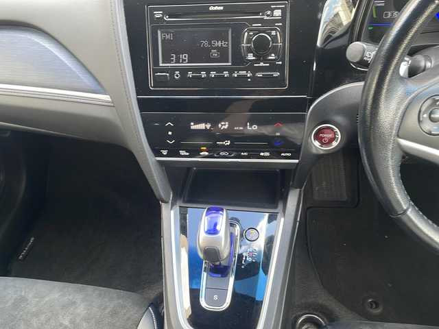 ホンダ シャトル ハイブリッド X 道央・札幌 2017(平29)年 9.1万km ミッドナイトブルービームM (株)IDOMが運営する【じしゃロン札幌店】の自社ローン専用車両になりますこちらは現金またはオートローンご利用価格です。自社ローンご希望の方は別途その旨お申し付けください。/・クルーズコントロール/・プッシュスタート/・スマートキー/・4WD/・純正フロアマット/・純正15インチホイール/・LEDオートライト/・サイド＋カーテンエアバッグ/・ハイブリッド/・オーディオプレイヤー/・ETC