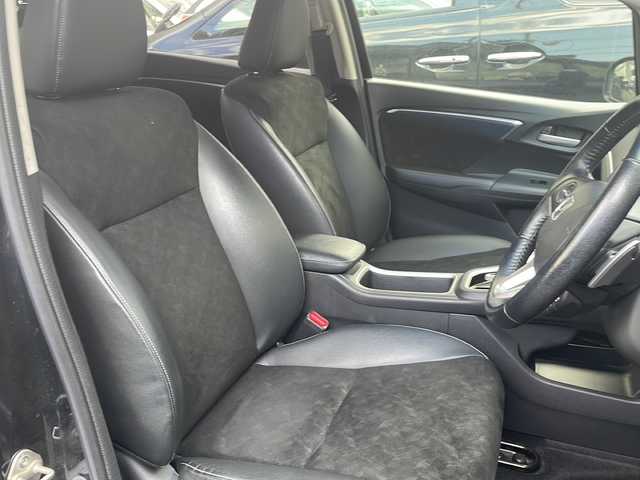 ホンダ シャトル ハイブリッド X 道央・札幌 2017(平29)年 9.1万km ミッドナイトブルービームM (株)IDOMが運営する【じしゃロン札幌店】の自社ローン専用車両になりますこちらは現金またはオートローンご利用価格です。自社ローンご希望の方は別途その旨お申し付けください。/・クルーズコントロール/・プッシュスタート/・スマートキー/・4WD/・純正フロアマット/・純正15インチホイール/・LEDオートライト/・サイド＋カーテンエアバッグ/・ハイブリッド/・オーディオプレイヤー/・ETC