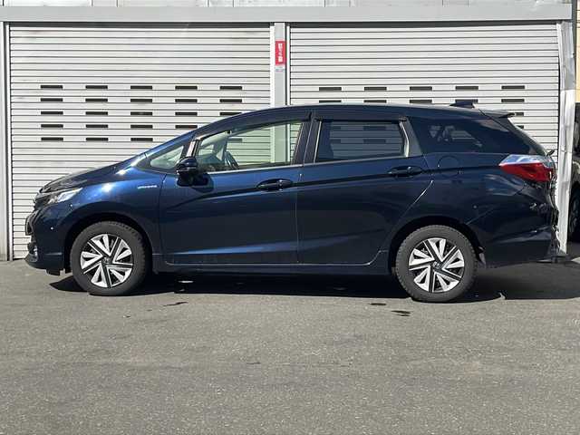 ホンダ シャトル ハイブリッド X 道央・札幌 2017(平29)年 9.1万km ミッドナイトブルービームM (株)IDOMが運営する【じしゃロン札幌店】の自社ローン専用車両になりますこちらは現金またはオートローンご利用価格です。自社ローンご希望の方は別途その旨お申し付けください。/・クルーズコントロール/・プッシュスタート/・スマートキー/・4WD/・純正フロアマット/・純正15インチホイール/・LEDオートライト/・サイド＋カーテンエアバッグ/・ハイブリッド/・オーディオプレイヤー/・ETC