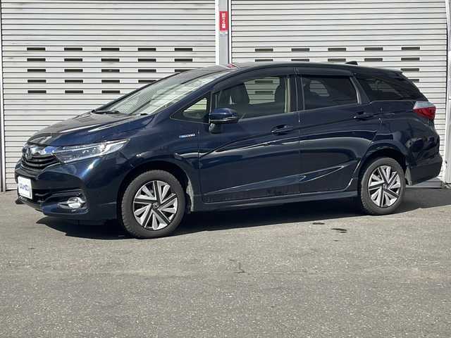 ホンダ シャトル ハイブリッド X 道央・札幌 2017(平29)年 9.1万km ミッドナイトブルービームM (株)IDOMが運営する【じしゃロン札幌店】の自社ローン専用車両になりますこちらは現金またはオートローンご利用価格です。自社ローンご希望の方は別途その旨お申し付けください。/・クルーズコントロール/・プッシュスタート/・スマートキー/・4WD/・純正フロアマット/・純正15インチホイール/・LEDオートライト/・サイド＋カーテンエアバッグ/・ハイブリッド/・オーディオプレイヤー/・ETC