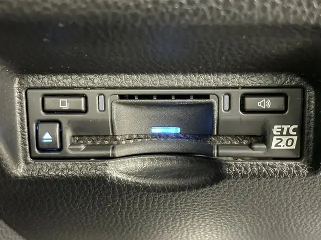 トヨタ ヴォクシー ハイブリッド S－Z 埼玉県 2022(令4)年 2万km ホワイトパールクリスタルシャイン 純正１０．５型ＤＡ　ナビ　フルセグＴＶ　1４型後席モニター　両側電動　アドバンスドパーク　ＥＴＣ２．０　トヨタセーフティセンス　ハーフレザー　温シート　前後ドライブレコーダー　ＬＥＤヘッドライト　禁煙車