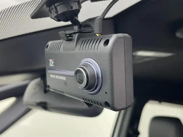 トヨタ ヴォクシー ハイブリッド S－Z 埼玉県 2022(令4)年 2万km ホワイトパールクリスタルシャイン 純正１０．５型ＤＡ　ナビ　フルセグＴＶ　1４型後席モニター　両側電動　アドバンスドパーク　ＥＴＣ２．０　トヨタセーフティセンス　ハーフレザー　温シート　前後ドライブレコーダー　ＬＥＤヘッドライト　禁煙車