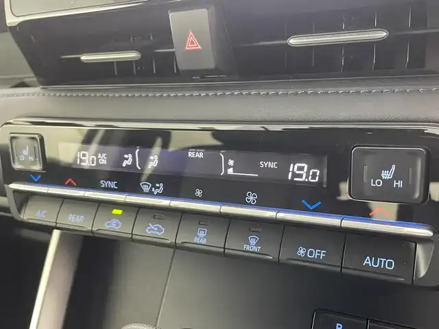 トヨタ ヴォクシー ハイブリッド S－Z 埼玉県 2022(令4)年 2万km ホワイトパールクリスタルシャイン 純正１０．５型ＤＡ　ナビ　フルセグＴＶ　1４型後席モニター　両側電動　アドバンスドパーク　ＥＴＣ２．０　トヨタセーフティセンス　ハーフレザー　温シート　前後ドライブレコーダー　ＬＥＤヘッドライト　禁煙車