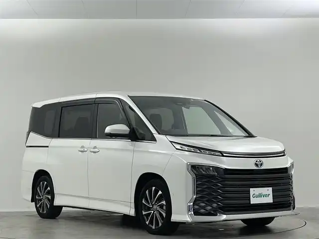 トヨタ ヴォクシー ハイブリッド S－Z 埼玉県 2022(令4)年 2万km ホワイトパールクリスタルシャイン 純正１０．５型ＤＡ　ナビ　フルセグＴＶ　1４型後席モニター　両側電動　アドバンスドパーク　ＥＴＣ２．０　トヨタセーフティセンス　ハーフレザー　温シート　前後ドライブレコーダー　ＬＥＤヘッドライト　禁煙車