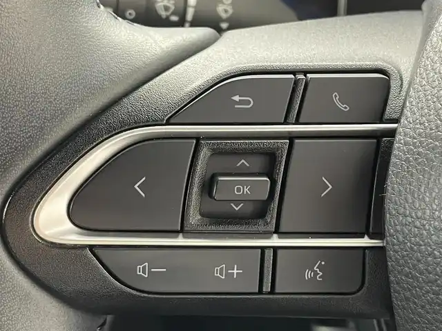 トヨタ ヴォクシー ハイブリッド S－Z 埼玉県 2022(令4)年 2万km ホワイトパールクリスタルシャイン 純正１０．５型ＤＡ　ナビ　フルセグＴＶ　1４型後席モニター　両側電動　アドバンスドパーク　ＥＴＣ２．０　トヨタセーフティセンス　ハーフレザー　温シート　前後ドライブレコーダー　ＬＥＤヘッドライト　禁煙車