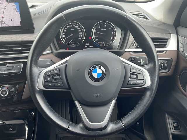 ＢＭＷ Ｘ１ xDrive 18d xライン 三重県 2021(令3)年 5.2万km サファイアブラックP ハイラインパッケージ/・パーフォレーション革シート/・D/N席シートヒーター/・木目調インパネ加飾/コンフォートパッケージ/・リアシートスライディング/・ワイヤレスチャージング/パークディスタンスコントロール/・パーキングアシスト/・アクティブクルーズコントロール/ドライビングアシスト/・レーンディパーチャーウォーニング/・前車接近警告機能/・衝突回避/被害軽減ブレーキ/1オーナー/4WD/ターボ/純正HDDナビゲーション/【MSV/Bluetooth/USB】/バックカメラ/ETC/前後ドライブレコーダー/パワーバックドア/D/N席パワーシート/D/N席シートヒーター/オートライト/LEDヘッドランプ/225/50R18インチ純正AW/プッシュスタート/スマートキー/スペアキー/純正フロアマット