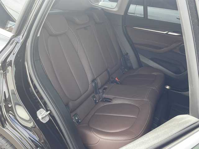 ＢＭＷ Ｘ１ xDrive 18d xライン 三重県 2021(令3)年 5.2万km サファイアブラックP ハイラインパッケージ/・パーフォレーション革シート/・D/N席シートヒーター/・木目調インパネ加飾/コンフォートパッケージ/・リアシートスライディング/・ワイヤレスチャージング/パークディスタンスコントロール/・パーキングアシスト/・アクティブクルーズコントロール/ドライビングアシスト/・レーンディパーチャーウォーニング/・前車接近警告機能/・衝突回避/被害軽減ブレーキ/1オーナー/4WD/ターボ/純正HDDナビゲーション/【MSV/Bluetooth/USB】/バックカメラ/ETC/前後ドライブレコーダー/パワーバックドア/D/N席パワーシート/D/N席シートヒーター/オートライト/LEDヘッドランプ/225/50R18インチ純正AW/プッシュスタート/スマートキー/スペアキー/純正フロアマット