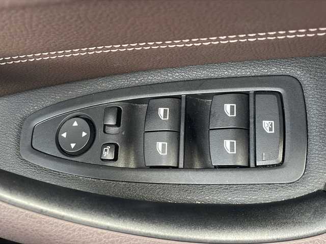 ＢＭＷ Ｘ１ xDrive 18d xライン 三重県 2021(令3)年 5.2万km サファイアブラックP ハイラインパッケージ/・パーフォレーション革シート/・D/N席シートヒーター/・木目調インパネ加飾/コンフォートパッケージ/・リアシートスライディング/・ワイヤレスチャージング/パークディスタンスコントロール/・パーキングアシスト/・アクティブクルーズコントロール/ドライビングアシスト/・レーンディパーチャーウォーニング/・前車接近警告機能/・衝突回避/被害軽減ブレーキ/1オーナー/4WD/ターボ/純正HDDナビゲーション/【MSV/Bluetooth/USB】/バックカメラ/ETC/前後ドライブレコーダー/パワーバックドア/D/N席パワーシート/D/N席シートヒーター/オートライト/LEDヘッドランプ/225/50R18インチ純正AW/プッシュスタート/スマートキー/スペアキー/純正フロアマット