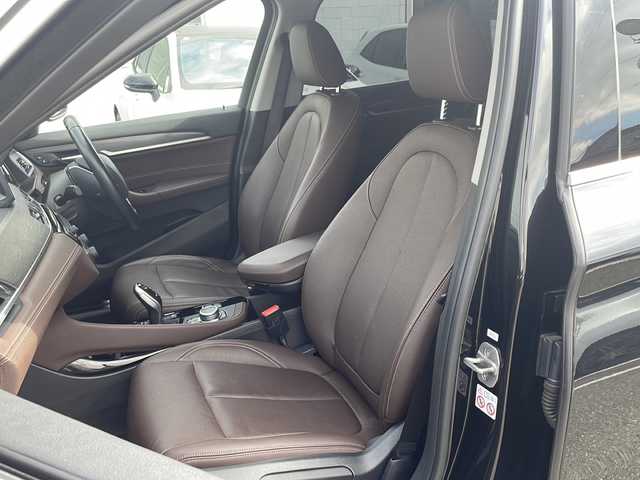 ＢＭＷ Ｘ１ xDrive 18d xライン 三重県 2021(令3)年 5.2万km サファイアブラックP ハイラインパッケージ/・パーフォレーション革シート/・D/N席シートヒーター/・木目調インパネ加飾/コンフォートパッケージ/・リアシートスライディング/・ワイヤレスチャージング/パークディスタンスコントロール/・パーキングアシスト/・アクティブクルーズコントロール/ドライビングアシスト/・レーンディパーチャーウォーニング/・前車接近警告機能/・衝突回避/被害軽減ブレーキ/1オーナー/4WD/ターボ/純正HDDナビゲーション/【MSV/Bluetooth/USB】/バックカメラ/ETC/前後ドライブレコーダー/パワーバックドア/D/N席パワーシート/D/N席シートヒーター/オートライト/LEDヘッドランプ/225/50R18インチ純正AW/プッシュスタート/スマートキー/スペアキー/純正フロアマット