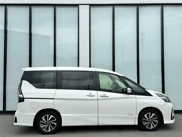 日産 セレナ ハイウェイスター V 大阪府 2020(令2)年 3.2万km ブリリアントホワイトパール 純正１０インチナビ　/   フルセグ TV/CD/DVD/Bluetooth/USB/プロパイロット/バックモニター　/衝突軽減ブレーキ/クリアランスソナー　/ブラインドスポットモニター/両側パワースライドドア　/クルーズコントロール　/アイドリングストップ　/前方ドライブレコーダー/純正16インチアルミホイール　/純正フロアマット　/プッシュスタート/スマートキー/ＥＴＣ　/ＬＥＤ