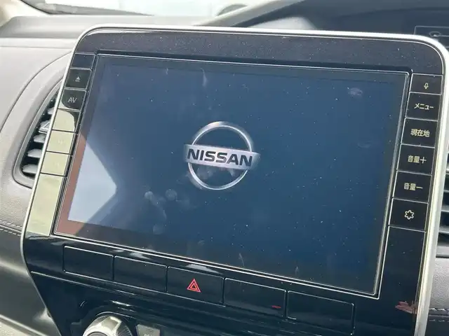 日産 セレナ ハイウェイスター V 大阪府 2020(令2)年 3.2万km ブリリアントホワイトパール 純正１０インチナビ　/   フルセグ TV/CD/DVD/Bluetooth/USB/プロパイロット/バックモニター　/衝突軽減ブレーキ/クリアランスソナー　/ブラインドスポットモニター/両側パワースライドドア　/クルーズコントロール　/アイドリングストップ　/前方ドライブレコーダー/純正16インチアルミホイール　/純正フロアマット　/プッシュスタート/スマートキー/ＥＴＣ　/ＬＥＤ