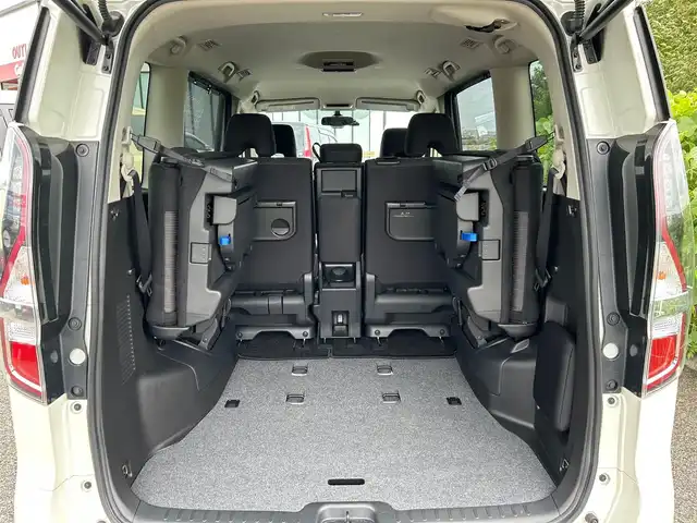 日産 セレナ ハイウェイスター V 大阪府 2020(令2)年 3.2万km ブリリアントホワイトパール 純正１０インチナビ　/   フルセグ TV/CD/DVD/Bluetooth/USB/プロパイロット/バックモニター　/衝突軽減ブレーキ/クリアランスソナー　/ブラインドスポットモニター/両側パワースライドドア　/クルーズコントロール　/アイドリングストップ　/前方ドライブレコーダー/純正16インチアルミホイール　/純正フロアマット　/プッシュスタート/スマートキー/ＥＴＣ　/ＬＥＤ