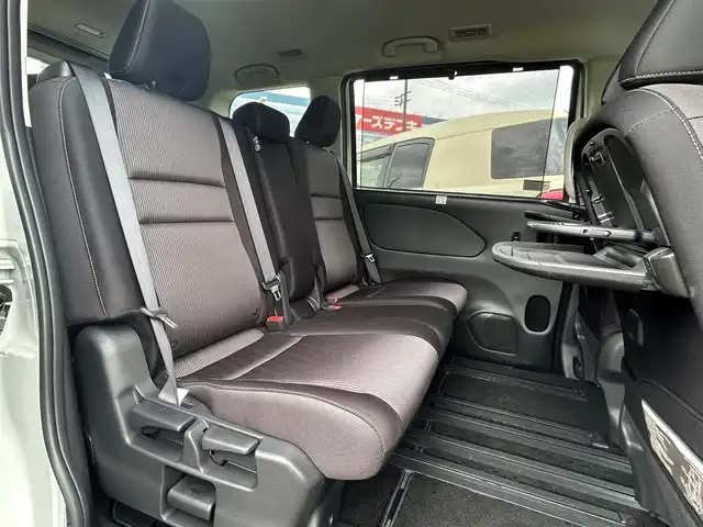 日産 セレナ ハイウェイスター V 大阪府 2020(令2)年 3.2万km ブリリアントホワイトパール 純正１０インチナビ　/   フルセグ TV/CD/DVD/Bluetooth/USB/プロパイロット/バックモニター　/衝突軽減ブレーキ/クリアランスソナー　/ブラインドスポットモニター/両側パワースライドドア　/クルーズコントロール　/アイドリングストップ　/前方ドライブレコーダー/純正16インチアルミホイール　/純正フロアマット　/プッシュスタート/スマートキー/ＥＴＣ　/ＬＥＤ