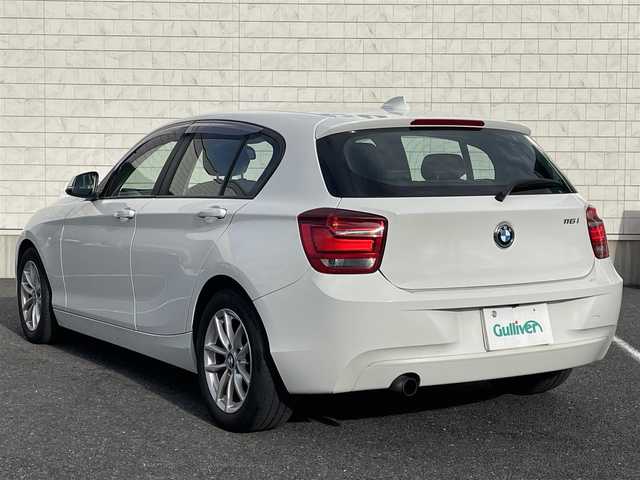ＢＭＷ １１６ｉ 千葉県 2013(平25)年 11.8万km アルピンホワイトⅢ 純正HDDナビ/DVD/CD/ミュージックサーバー/バックカメラ/ハーフレザーシート/純正16インチアルミホイール/キセノンライト/ステアリングスイッチ/MTモード付きAT/エンジンプッシュスタート/ドアバイザー/スペアキー/保証書/取扱説明書