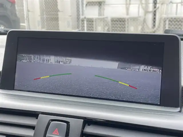 ＢＭＷ １１６ｉ 千葉県 2013(平25)年 11.8万km アルピンホワイトⅢ 純正HDDナビ/DVD/CD/ミュージックサーバー/バックカメラ/ハーフレザーシート/純正16インチアルミホイール/キセノンライト/ステアリングスイッチ/MTモード付きAT/エンジンプッシュスタート/ドアバイザー/スペアキー/保証書/取扱説明書
