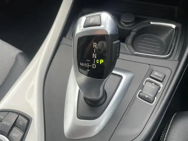 ＢＭＷ １１６ｉ 千葉県 2013(平25)年 11.8万km アルピンホワイトⅢ 純正HDDナビ/DVD/CD/ミュージックサーバー/バックカメラ/ハーフレザーシート/純正16インチアルミホイール/キセノンライト/ステアリングスイッチ/MTモード付きAT/エンジンプッシュスタート/ドアバイザー/スペアキー/保証書/取扱説明書
