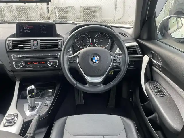 ＢＭＷ １１６ｉ 千葉県 2013(平25)年 11.8万km アルピンホワイトⅢ 純正HDDナビ/DVD/CD/ミュージックサーバー/バックカメラ/ハーフレザーシート/純正16インチアルミホイール/キセノンライト/ステアリングスイッチ/MTモード付きAT/エンジンプッシュスタート/ドアバイザー/スペアキー/保証書/取扱説明書