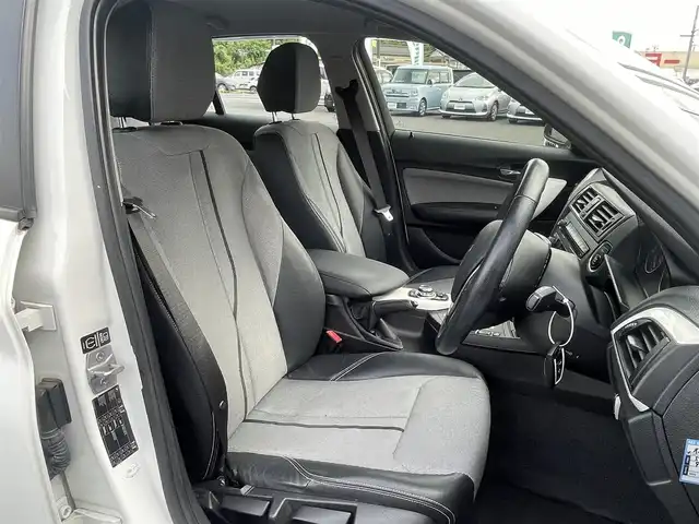ＢＭＷ １１６ｉ 千葉県 2013(平25)年 11.8万km アルピンホワイトⅢ 純正HDDナビ/DVD/CD/ミュージックサーバー/バックカメラ/ハーフレザーシート/純正16インチアルミホイール/キセノンライト/ステアリングスイッチ/MTモード付きAT/エンジンプッシュスタート/ドアバイザー/スペアキー/保証書/取扱説明書