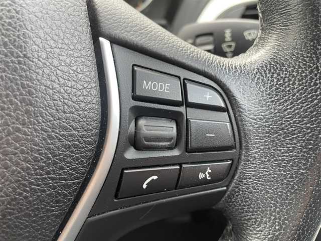 ＢＭＷ １１６ｉ 千葉県 2013(平25)年 11.8万km アルピンホワイトⅢ 純正HDDナビ/DVD/CD/ミュージックサーバー/バックカメラ/ハーフレザーシート/純正16インチアルミホイール/キセノンライト/ステアリングスイッチ/MTモード付きAT/エンジンプッシュスタート/ドアバイザー/スペアキー/保証書/取扱説明書