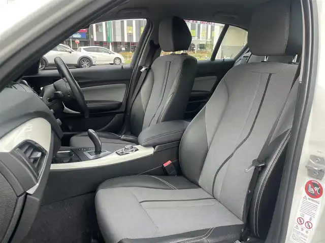 ＢＭＷ １１６ｉ 千葉県 2013(平25)年 11.8万km アルピンホワイトⅢ 純正HDDナビ/DVD/CD/ミュージックサーバー/バックカメラ/ハーフレザーシート/純正16インチアルミホイール/キセノンライト/ステアリングスイッチ/MTモード付きAT/エンジンプッシュスタート/ドアバイザー/スペアキー/保証書/取扱説明書