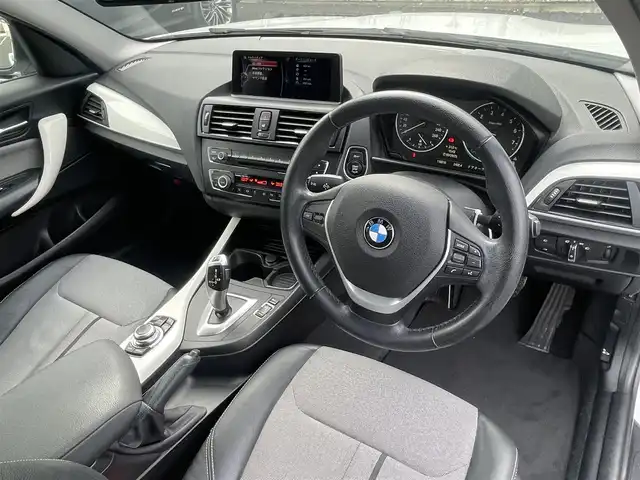 ＢＭＷ １１６ｉ 千葉県 2013(平25)年 11.8万km アルピンホワイトⅢ 純正HDDナビ/DVD/CD/ミュージックサーバー/バックカメラ/ハーフレザーシート/純正16インチアルミホイール/キセノンライト/ステアリングスイッチ/MTモード付きAT/エンジンプッシュスタート/ドアバイザー/スペアキー/保証書/取扱説明書