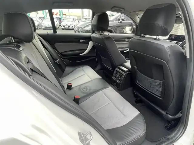 ＢＭＷ １１６ｉ 千葉県 2013(平25)年 11.8万km アルピンホワイトⅢ 純正HDDナビ/DVD/CD/ミュージックサーバー/バックカメラ/ハーフレザーシート/純正16インチアルミホイール/キセノンライト/ステアリングスイッチ/MTモード付きAT/エンジンプッシュスタート/ドアバイザー/スペアキー/保証書/取扱説明書