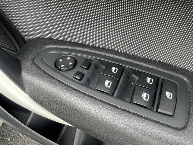 ＢＭＷ １１６ｉ 千葉県 2013(平25)年 11.8万km アルピンホワイトⅢ 純正HDDナビ/DVD/CD/ミュージックサーバー/バックカメラ/ハーフレザーシート/純正16インチアルミホイール/キセノンライト/ステアリングスイッチ/MTモード付きAT/エンジンプッシュスタート/ドアバイザー/スペアキー/保証書/取扱説明書