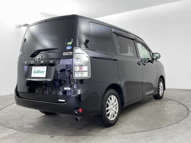 トヨタ ヴォクシー X Lエディション 兵庫県 2012(平24)年 11.6万km ブラック ・社外ナビ（CN-HDS６３０D）/　CD/DVD再生/　ワンセグテレビ/　SD/MD再生/・ビルドインETC/・バックカメラ/・両側パワースライドドア/・三列シート/・前後ドライブレコーダー/・社外フロアマット/・社外15インチアルミホイール/・ABS/・HIDオートライト/・Wエアバック/・ステアリングスイッチ/・アルパインフリップダウンモニター/・リモコンキー
