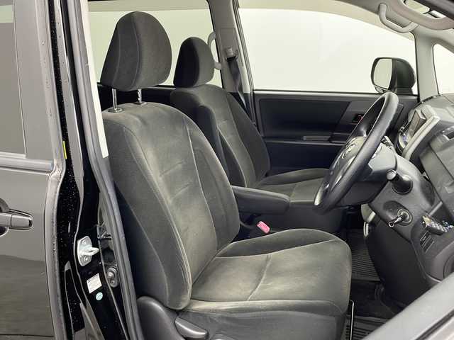 トヨタ ヴォクシー X Lエディション 兵庫県 2012(平24)年 11.6万km ブラック ・社外ナビ（CN-HDS６３０D）/　CD/DVD再生/　ワンセグテレビ/　SD/MD再生/・ビルドインETC/・バックカメラ/・両側パワースライドドア/・三列シート/・前後ドライブレコーダー/・社外フロアマット/・社外15インチアルミホイール/・ABS/・HIDオートライト/・Wエアバック/・ステアリングスイッチ/・アルパインフリップダウンモニター/・リモコンキー