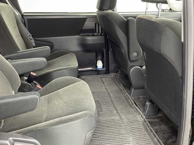 トヨタ ヴォクシー X Lエディション 兵庫県 2012(平24)年 11.6万km ブラック ・社外ナビ（CN-HDS６３０D）/　CD/DVD再生/　ワンセグテレビ/　SD/MD再生/・ビルドインETC/・バックカメラ/・両側パワースライドドア/・三列シート/・前後ドライブレコーダー/・社外フロアマット/・社外15インチアルミホイール/・ABS/・HIDオートライト/・Wエアバック/・ステアリングスイッチ/・アルパインフリップダウンモニター/・リモコンキー