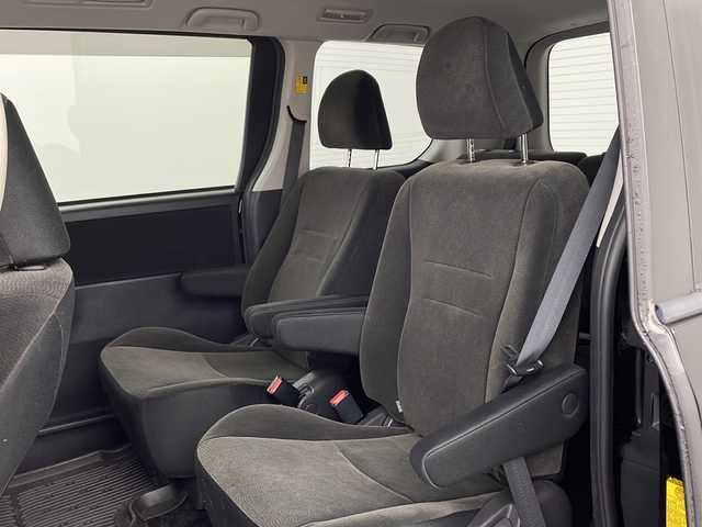 トヨタ ヴォクシー X Lエディション 兵庫県 2012(平24)年 11.6万km ブラック ・社外ナビ（CN-HDS６３０D）/　CD/DVD再生/　ワンセグテレビ/　SD/MD再生/・ビルドインETC/・バックカメラ/・両側パワースライドドア/・三列シート/・前後ドライブレコーダー/・社外フロアマット/・社外15インチアルミホイール/・ABS/・HIDオートライト/・Wエアバック/・ステアリングスイッチ/・アルパインフリップダウンモニター/・リモコンキー