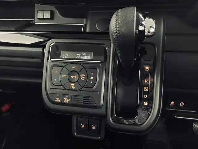 スズキ スペーシア カスタム HYBRID XS ターボ 道央・札幌 2024(令6)年 0.8万km ブルーイッシュブラックパール3 ・4WD/・デュアルセンサーブレーキサポートII/・レーダークルーズコントロール/・両側PSドア/・社外メモリーナビ（SKX-S807）/　CD/DVD/SD/USB/Bt/iPod/フルセグ/・LEDヘッドライト/・オートハイビーム/・オートライト/・HUD/・黒ハーフレザーシート/・シートヒーター（D/N）/・ステアリングヒーター/・前後コーナーセンサー/・パドルシフト/・オートブレーキホールド/・ビルトインETC/・ヘッドライトレベライザー/・スマートキー/・プッシュスタート/・純正15inchアルミ/・保証書（有）/・社外マフラー（柿本改 GT box 06＆S）