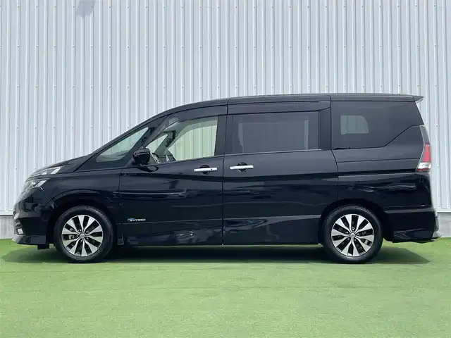 日産 セレナ ハイウェイスター Vセレクション 香川県 2018(平30)年 5.2万km ダイヤモンドブラック 登録時走行距離：51640km/純正9型ナビ/　CD DVD BT フルセグTV/全方位カメラ/ドライブレコーダー/ETC/両側パワースライドドア/エマージェンシーブレーキ/レーンキープアシスト/クルーズコントロール/クリアランスソナー/パーキングアシスト/アイドリングストップ/LEDヘッドライト/オートライト/フォグランプ/ロールサンシェード/ISOFIX/革巻きステアリング/ステアリングスイッチ/プッシュスタート/スマートキー/スペアキー