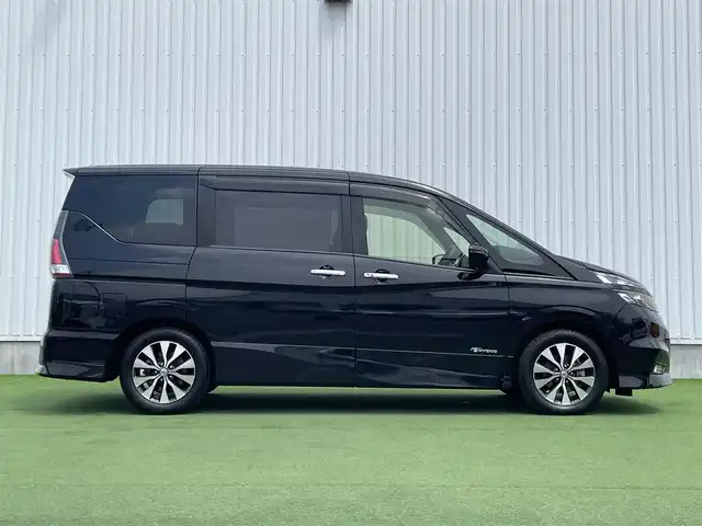 日産 セレナ ハイウェイスター Vセレクション 香川県 2018(平30)年 5.2万km ダイヤモンドブラック 登録時走行距離：51640km/純正9型ナビ/　CD DVD BT フルセグTV/全方位カメラ/ドライブレコーダー/ETC/両側パワースライドドア/エマージェンシーブレーキ/レーンキープアシスト/クルーズコントロール/クリアランスソナー/パーキングアシスト/アイドリングストップ/LEDヘッドライト/オートライト/フォグランプ/ロールサンシェード/ISOFIX/革巻きステアリング/ステアリングスイッチ/プッシュスタート/スマートキー/スペアキー