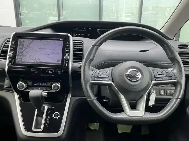 日産 セレナ ハイウェイスター Vセレクション 香川県 2018(平30)年 5.2万km ダイヤモンドブラック 登録時走行距離：51640km/純正9型ナビ/　CD DVD BT フルセグTV/全方位カメラ/ドライブレコーダー/ETC/両側パワースライドドア/エマージェンシーブレーキ/レーンキープアシスト/クルーズコントロール/クリアランスソナー/パーキングアシスト/アイドリングストップ/LEDヘッドライト/オートライト/フォグランプ/ロールサンシェード/ISOFIX/革巻きステアリング/ステアリングスイッチ/プッシュスタート/スマートキー/スペアキー