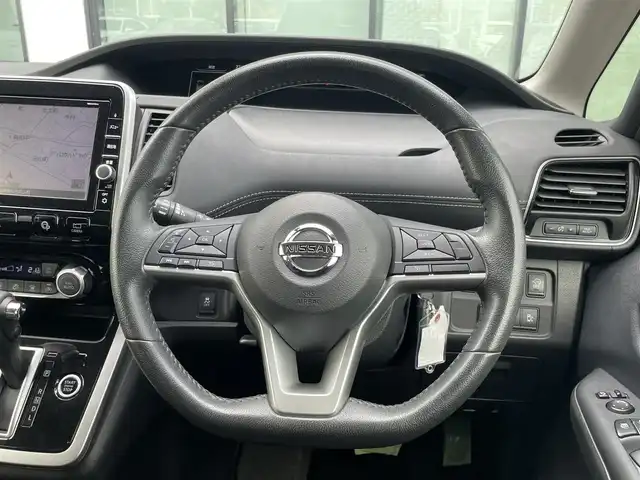 日産 セレナ ハイウェイスター Vセレクション 香川県 2018(平30)年 5.2万km ダイヤモンドブラック 登録時走行距離：51640km/純正9型ナビ/　CD DVD BT フルセグTV/全方位カメラ/ドライブレコーダー/ETC/両側パワースライドドア/エマージェンシーブレーキ/レーンキープアシスト/クルーズコントロール/クリアランスソナー/パーキングアシスト/アイドリングストップ/LEDヘッドライト/オートライト/フォグランプ/ロールサンシェード/ISOFIX/革巻きステアリング/ステアリングスイッチ/プッシュスタート/スマートキー/スペアキー