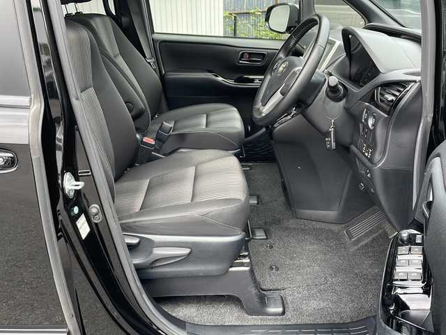 トヨタ ヴォクシー ZS 長野県 2017(平29)年 4.6万km ブラック トヨタセーフティセンス/純正１０型ナビフルセグTV/純正１２型フリップダウンモニター/両側パワースライドドア/バックカメラ/ビルトインETC/LEDヘッドライト/純正１６インチアルミ/クルーズコントロール