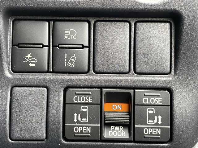 トヨタ ヴォクシー ZS 長野県 2017(平29)年 4.6万km ブラック トヨタセーフティセンス/純正１０型ナビフルセグTV/純正１２型フリップダウンモニター/両側パワースライドドア/バックカメラ/ビルトインETC/LEDヘッドライト/純正１６インチアルミ/クルーズコントロール