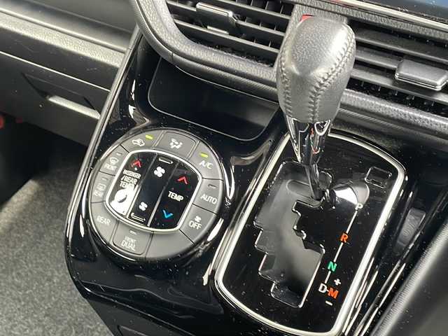 トヨタ ヴォクシー ZS 長野県 2017(平29)年 4.6万km ブラック トヨタセーフティセンス/純正１０型ナビフルセグTV/純正１２型フリップダウンモニター/両側パワースライドドア/バックカメラ/ビルトインETC/LEDヘッドライト/純正１６インチアルミ/クルーズコントロール