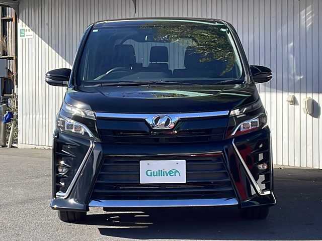 トヨタ ヴォクシー ZS 長野県 2017(平29)年 4.6万km ブラック トヨタセーフティセンス/純正１０型ナビフルセグTV/純正１２型フリップダウンモニター/両側パワースライドドア/バックカメラ/ビルトインETC/LEDヘッドライト/純正１６インチアルミ/クルーズコントロール