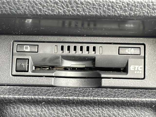 トヨタ ヴォクシー ZS 大阪府 2017(平29)年 4.6万km ブラック トヨタセーフティセンス/純正１０型ナビフルセグTV/純正１２型フリップダウンモニター/両側パワースライドドア/バックカメラ/ビルトインETC/LEDヘッドライト/純正１６インチアルミ/クルーズコントロール