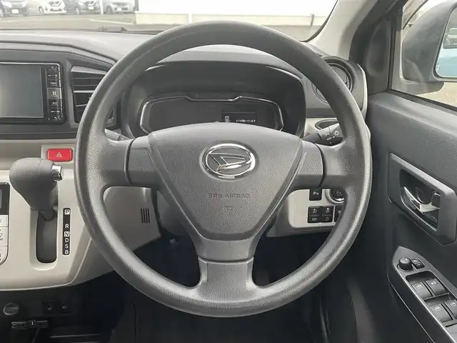 ダイハツ ミラ イース G SAⅢ 熊本県 2017(平29)年 3.1万km スカイブルーメタリック 純正ナビ/・AM/FM/CD/DVD/SD/iPod/BT/・フルセグTV/バックカメラ/横滑り防止機能/衝突被害軽減システム/アイドリングストップ/レーンキープアシスト/オートマチックハイビーム/前後コーナーセンサー/オートライト/・LEDライト/・ヘッドライトレベライザー/D/N席シートヒーター/前方ドライブレコーダー/ETC/電動格納ミラー/ドアバイザー/純正フロアマット/純正アルミホイール/スマートキー/・スペアキー