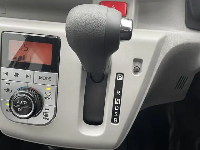 ダイハツ ミラ イース G SAⅢ 熊本県 2017(平29)年 3.1万km スカイブルーメタリック 純正ナビ/・AM/FM/CD/DVD/SD/iPod/BT/・フルセグTV/バックカメラ/横滑り防止機能/衝突被害軽減システム/アイドリングストップ/レーンキープアシスト/オートマチックハイビーム/前後コーナーセンサー/オートライト/・LEDライト/・ヘッドライトレベライザー/D/N席シートヒーター/前方ドライブレコーダー/ETC/電動格納ミラー/ドアバイザー/純正フロアマット/純正アルミホイール/スマートキー/・スペアキー