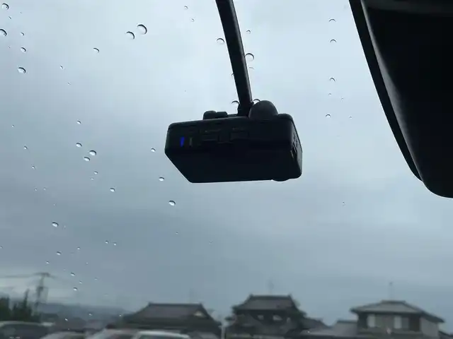 ダイハツ ミラ イース G SAⅢ 熊本県 2017(平29)年 3.1万km スカイブルーメタリック 純正ナビ/・AM/FM/CD/DVD/SD/iPod/BT/・フルセグTV/バックカメラ/横滑り防止機能/衝突被害軽減システム/アイドリングストップ/レーンキープアシスト/オートマチックハイビーム/前後コーナーセンサー/オートライト/・LEDライト/・ヘッドライトレベライザー/D/N席シートヒーター/前方ドライブレコーダー/ETC/電動格納ミラー/ドアバイザー/純正フロアマット/純正アルミホイール/スマートキー/・スペアキー