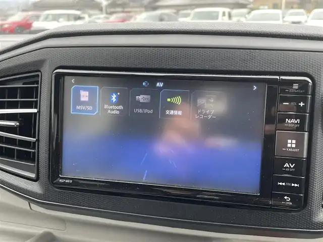 ダイハツ ミラ イース G SAⅢ 熊本県 2017(平29)年 3.1万km スカイブルーメタリック 純正ナビ/・AM/FM/CD/DVD/SD/iPod/BT/・フルセグTV/バックカメラ/横滑り防止機能/衝突被害軽減システム/アイドリングストップ/レーンキープアシスト/オートマチックハイビーム/前後コーナーセンサー/オートライト/・LEDライト/・ヘッドライトレベライザー/D/N席シートヒーター/前方ドライブレコーダー/ETC/電動格納ミラー/ドアバイザー/純正フロアマット/純正アルミホイール/スマートキー/・スペアキー