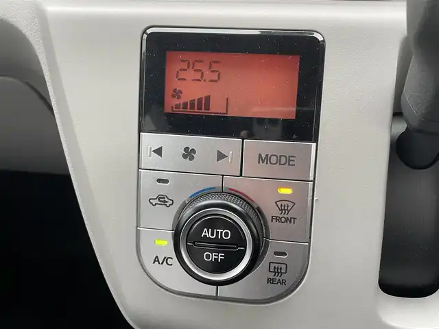 ダイハツ ミラ イース G SAⅢ 熊本県 2017(平29)年 3.1万km スカイブルーメタリック 純正ナビ/・AM/FM/CD/DVD/SD/iPod/BT/・フルセグTV/バックカメラ/横滑り防止機能/衝突被害軽減システム/アイドリングストップ/レーンキープアシスト/オートマチックハイビーム/前後コーナーセンサー/オートライト/・LEDライト/・ヘッドライトレベライザー/D/N席シートヒーター/前方ドライブレコーダー/ETC/電動格納ミラー/ドアバイザー/純正フロアマット/純正アルミホイール/スマートキー/・スペアキー