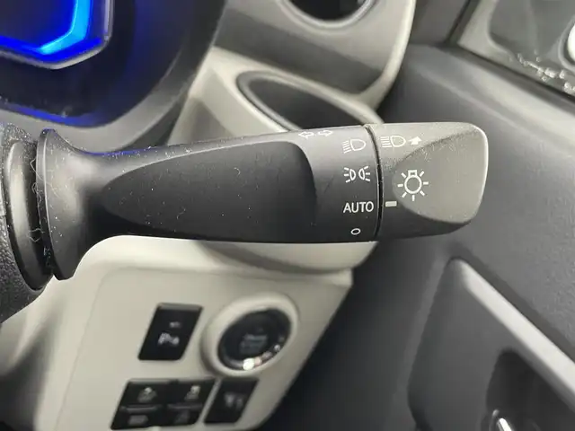 ダイハツ ミラ イース G SAⅢ 熊本県 2017(平29)年 3.1万km スカイブルーメタリック 純正ナビ/・AM/FM/CD/DVD/SD/iPod/BT/・フルセグTV/バックカメラ/横滑り防止機能/衝突被害軽減システム/アイドリングストップ/レーンキープアシスト/オートマチックハイビーム/前後コーナーセンサー/オートライト/・LEDライト/・ヘッドライトレベライザー/D/N席シートヒーター/前方ドライブレコーダー/ETC/電動格納ミラー/ドアバイザー/純正フロアマット/純正アルミホイール/スマートキー/・スペアキー